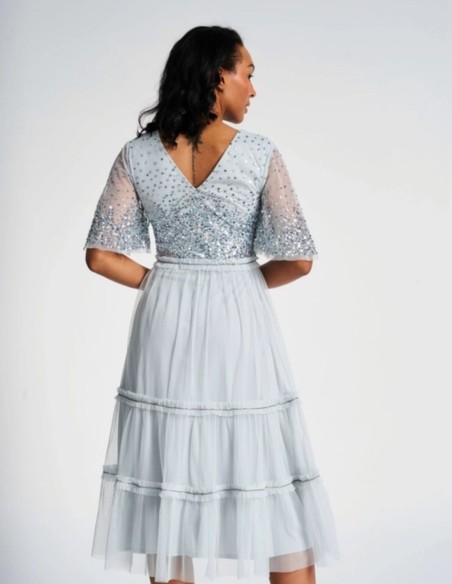 Robe de cocktail bleue en tulle brodé de sequins