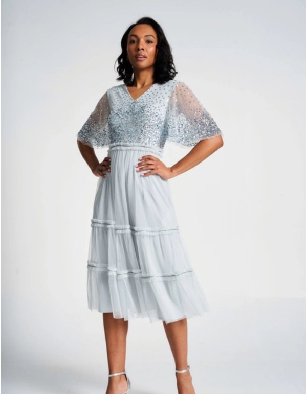 Robe de cocktail bleue en tulle brodé de sequins