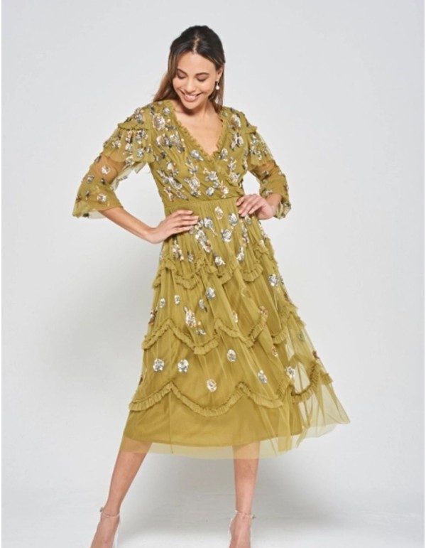 Vestido midi de fiesta con volantes y lentejuelas ocre