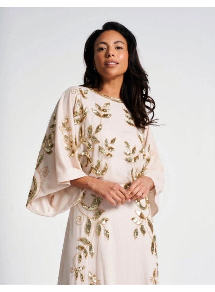 Robe longue de soiree avec feuilles d or pour les invites INVITADISIMA