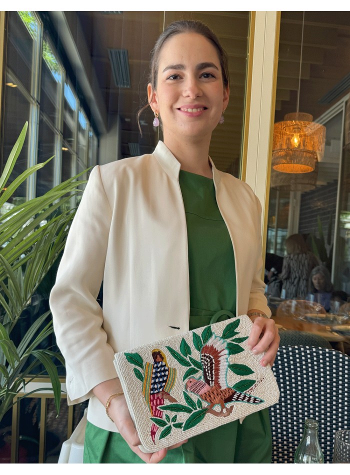 Cartera de mano con pájaros bordados a mano