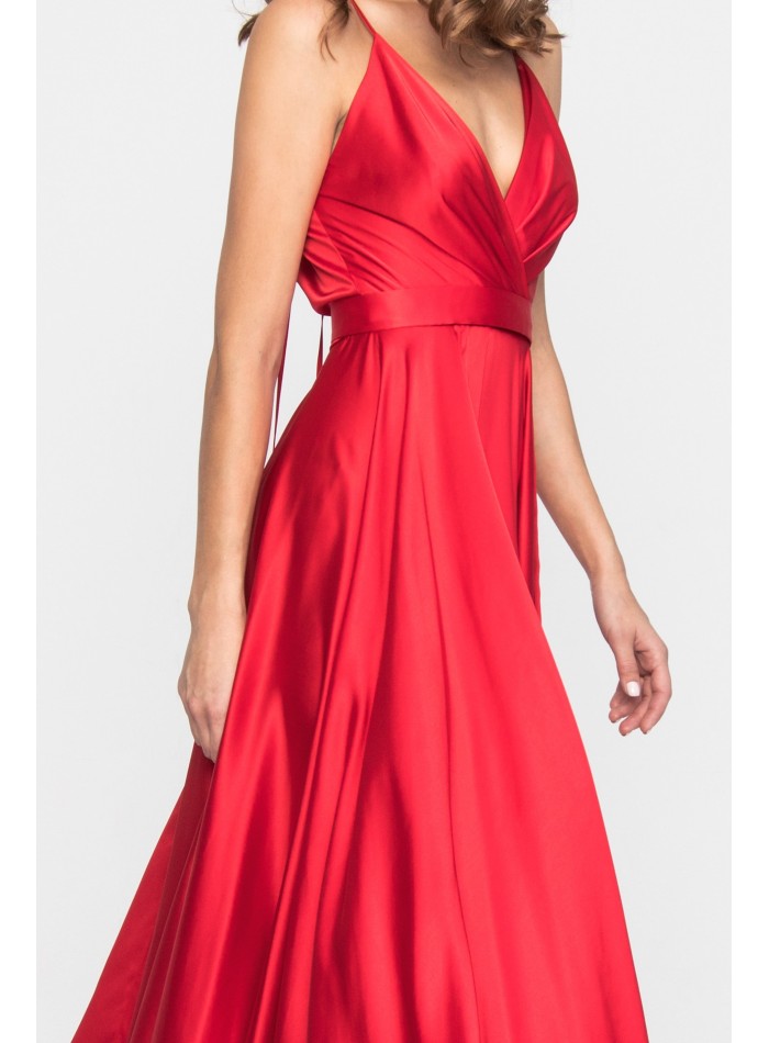 Long red party dress with spaghetti straps and...