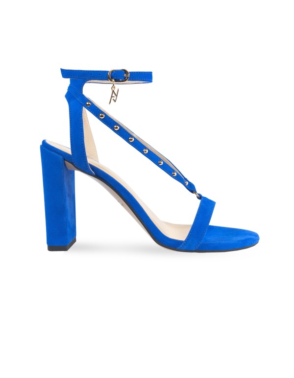 Sandale à talon carré en bleu avec détails dorés