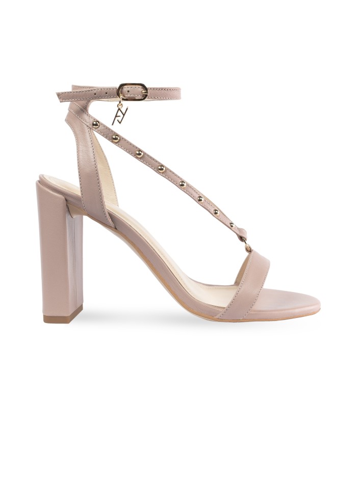 Square heel sandal in nude color with gold details