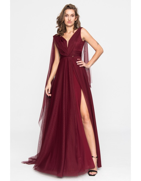 Vestido largo de tul burdeos con abertura lateral