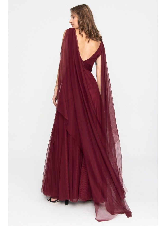 Vestido largo de tul burdeos con abertura lateral