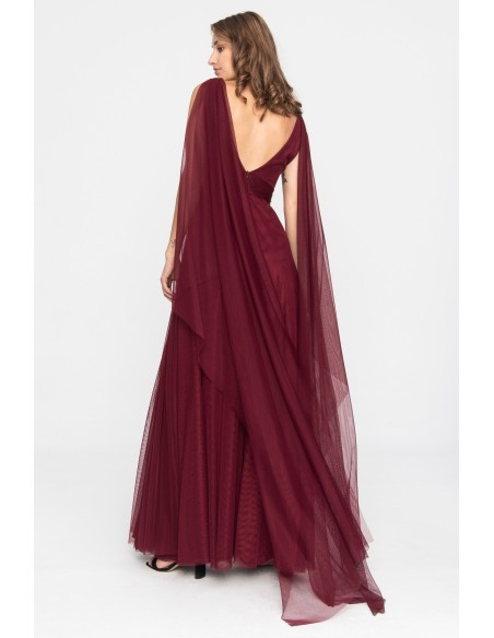 Vestido largo de tul burdeos con abertura lateral