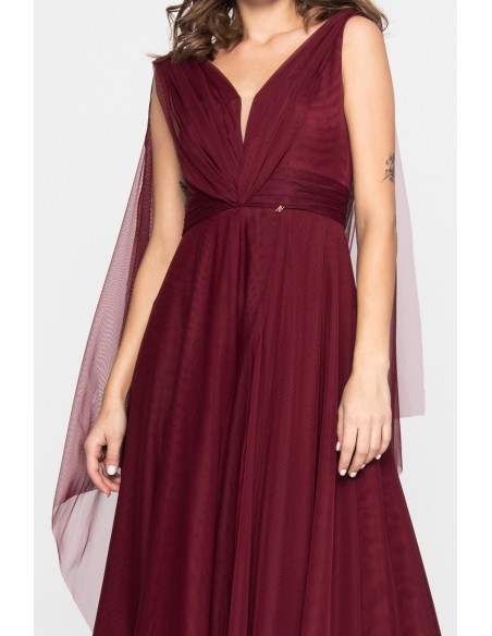 Vestido largo de tul burdeos con abertura lateral