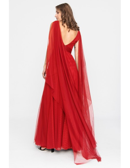 Vestido largo de tul rojo con escote en V y abertura lateral