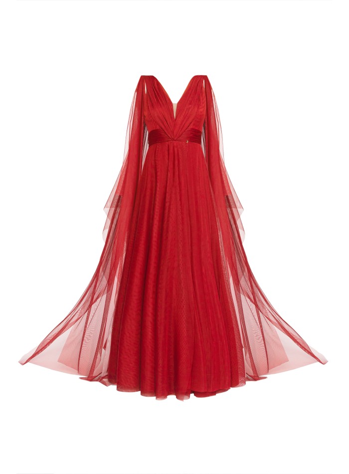 Longue robe de tulle rouge avec décolleté en V...