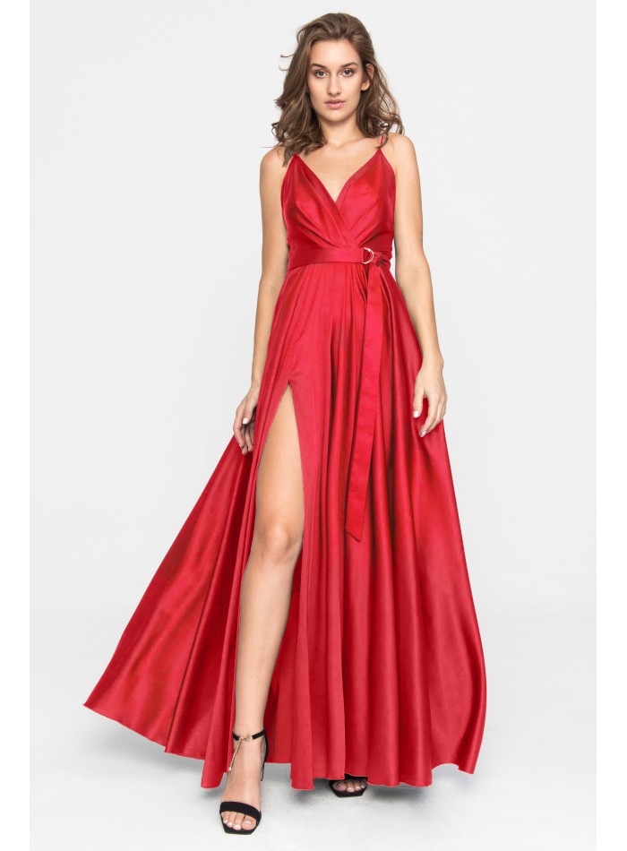 Long red dress with side slit and belt for guests