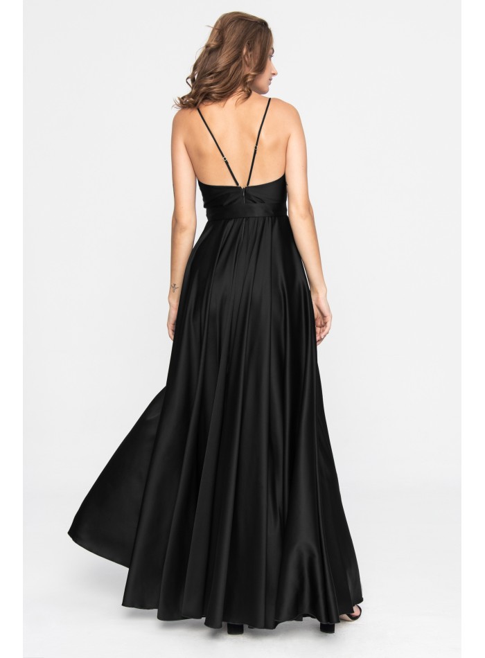 Vestido negro de noche con abertura lateral