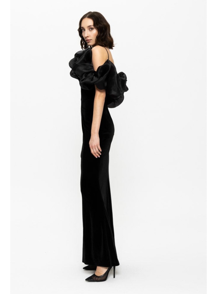 Robe longue de soirée noire avec volume et fente