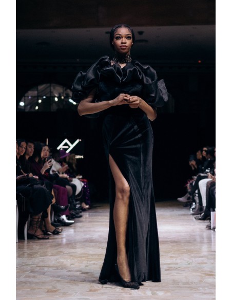 Robe longue de soirée noire avec volume et fente
