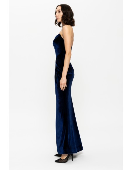Vestido de gala largo en terciopelo azul marino con escote corazón y abertura alta