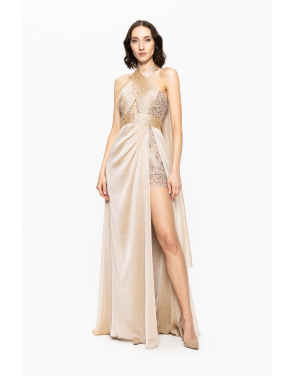 Vestido de gala largo beige con escote halter y abertura...