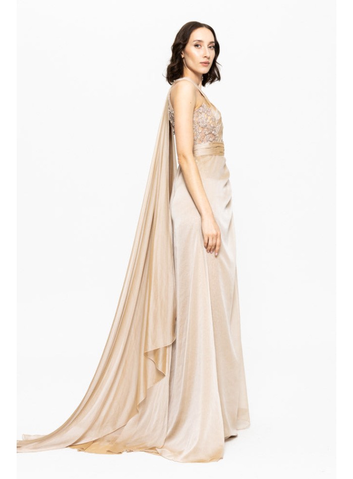 Vestido de gala largo beige con escote halter y...