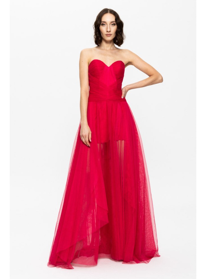 Robe de bal rouge avec encolure cache-coeur et jupe en tulle