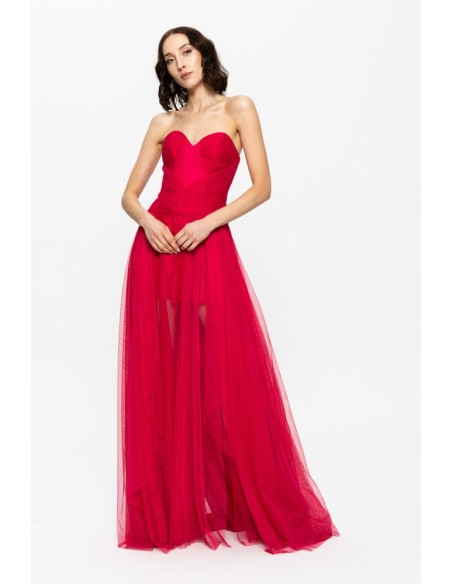 Robe de bal rouge avec encolure cache-coeur et jupe en tulle