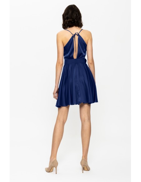 Vestido corto para invitadas azul satinado con tirantes