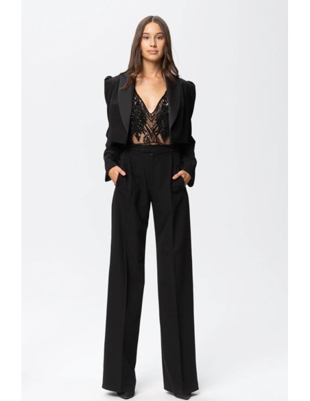 Blazer cropped negra de manga larga con efecto abullonado