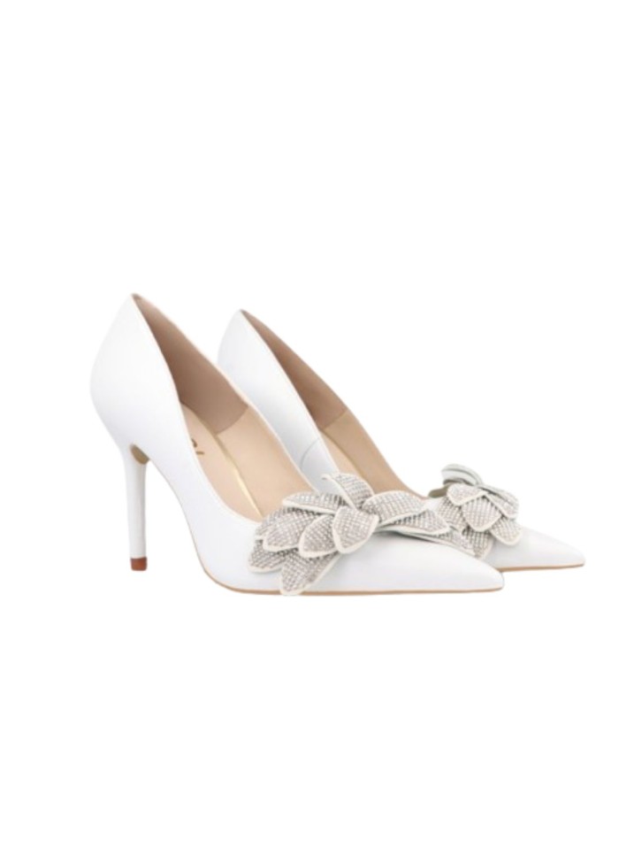 White pumps with crystals petals