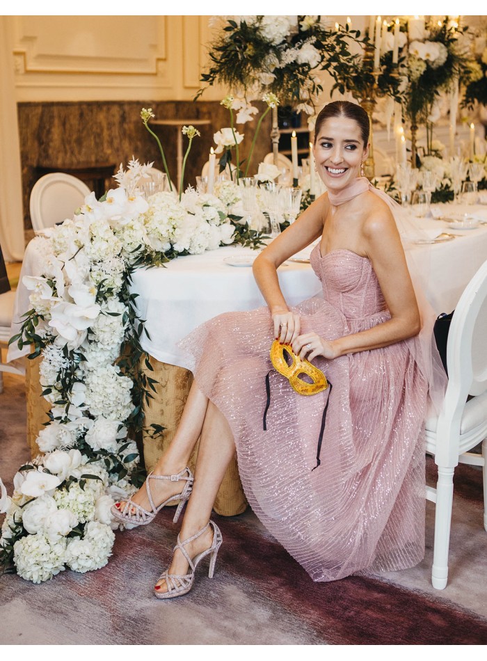 Vestido de fiesta midi con cuerpo corsé y falda de tul para invitada