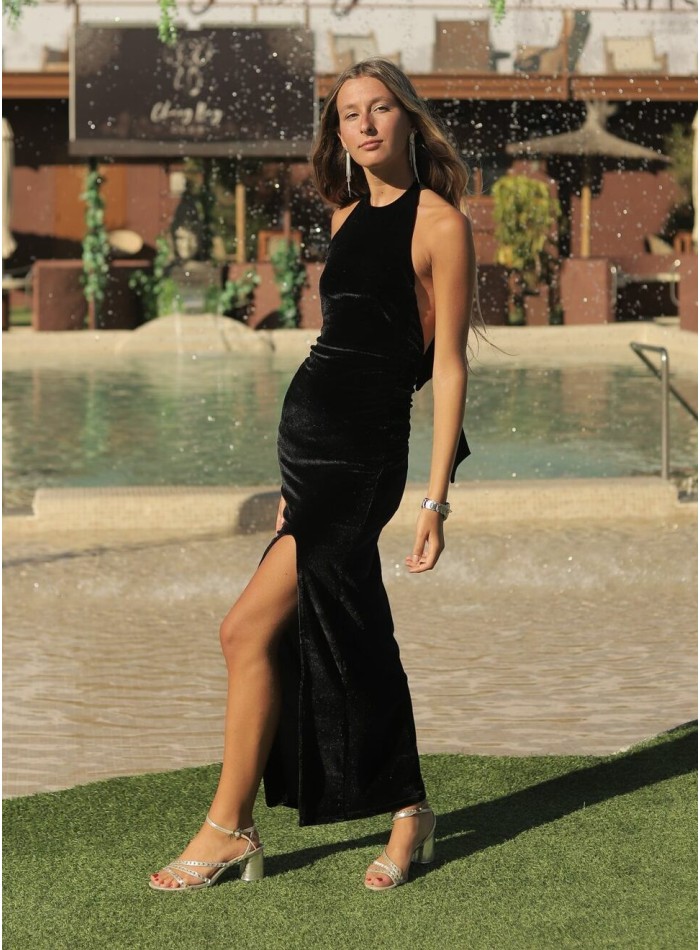 Vestido largo de fiesta de terciopelo negro con cuello halter