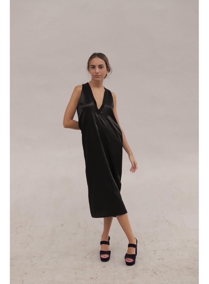 Robe de soirée midi en satin avec décolleté en V