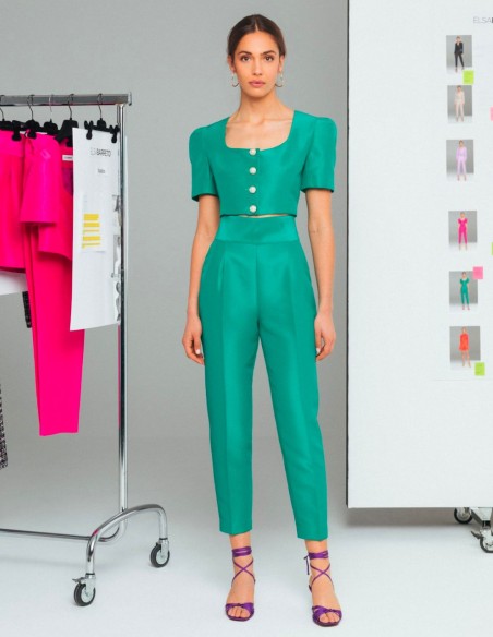 Pantalón largo con pinzas y bolsillos