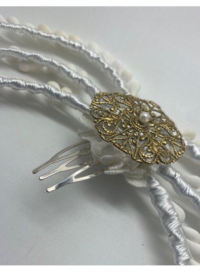 Tocado de novia con pistilos y adorno bronce...