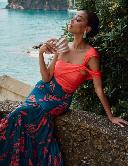 Top de fiesta coral con tirante asimétrico y fruncido