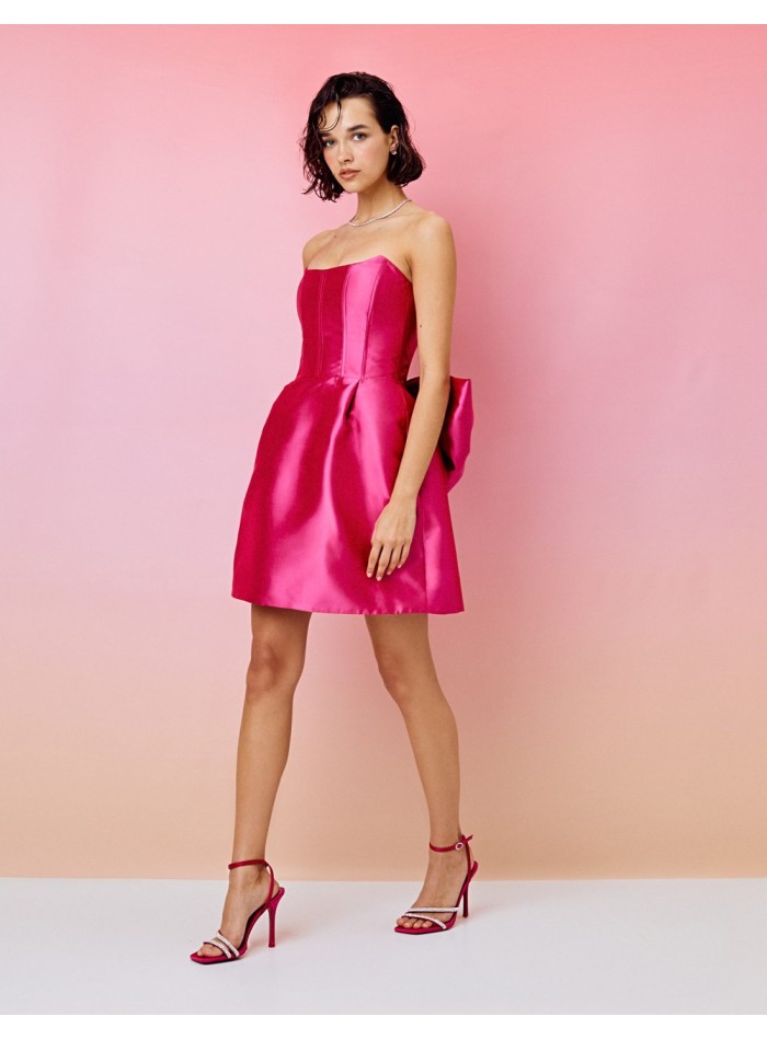 Mini dress with strapless neckline and maxi bow | INVITADISIMA Mini dress with strapless neckline and maxi bow | INVITADISIMA