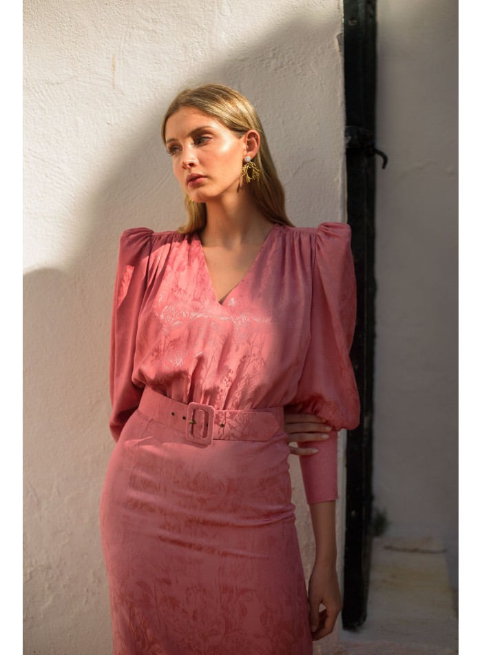 Robe de bal midi avec une coupe blousante à la taille et un décolleté en V