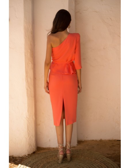 Set with asymmetrical top and tube midi skirt