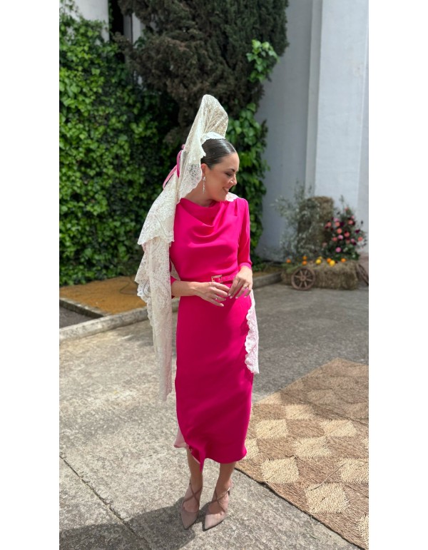 Robe de soirée midi avec manches françaises et épaulettes 2