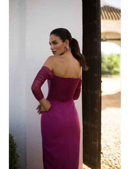 Vestido de fiesta vino escote bandeau y espalda drapeada