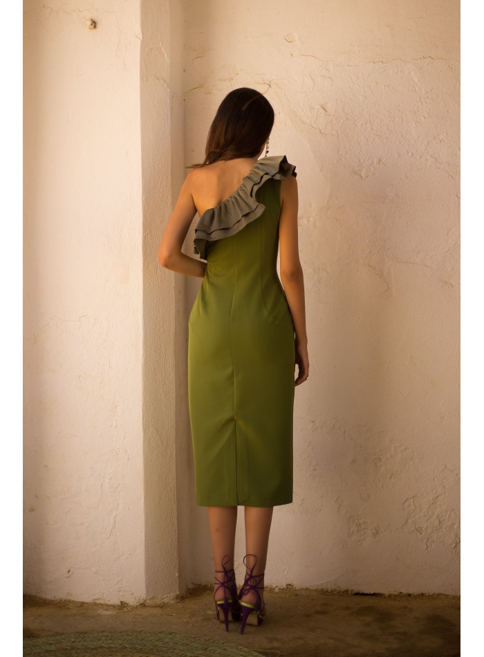 Robe de soirée midi avec encolure asymétrique...