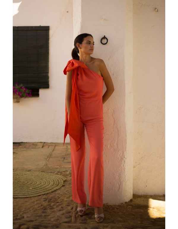 Combinaison longue avec encolure asymétrique et maxi laçage 2