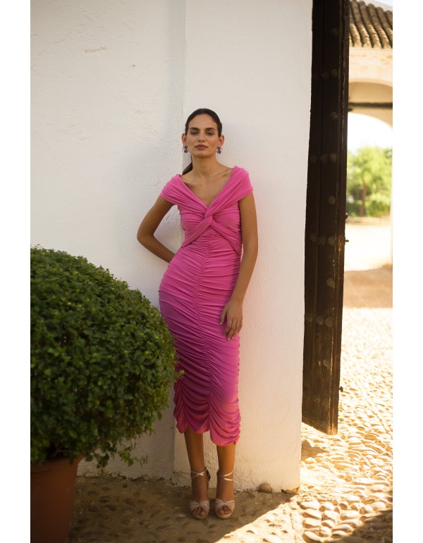Vestido midi drapeado con escote bandeau cruzado