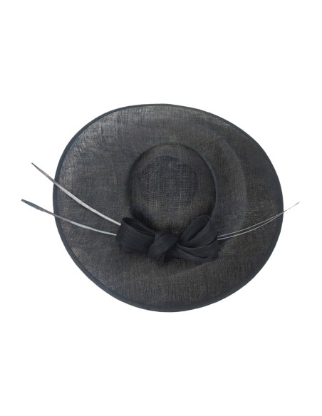 Pamela negra de invitada con lazada sinamay y raquis para bodas de dia Pamela negra de invitada con lazada sinamay y raquis para bodas de dia
