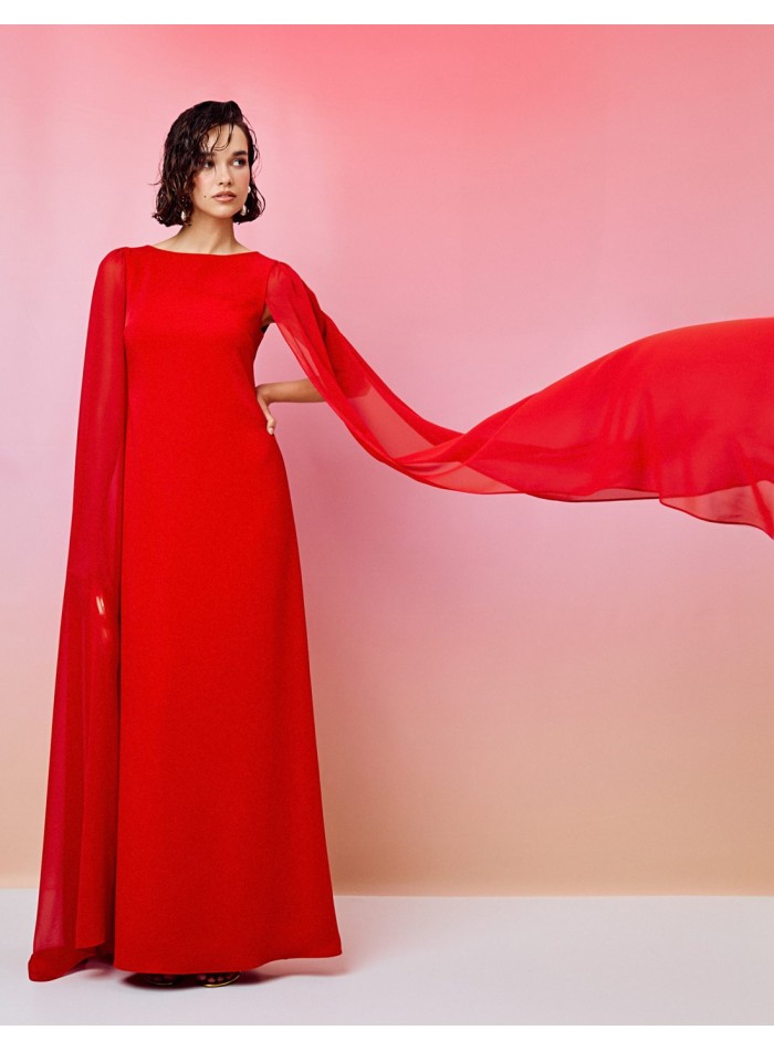 Vestido de fiesta largo con manga capa y cuello...