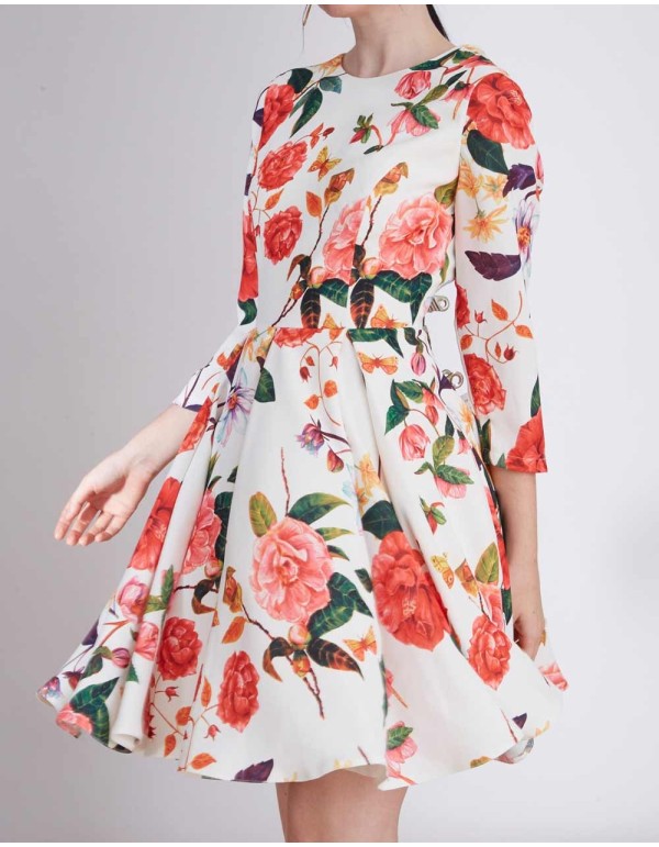 Vestido de fiesta corto con la espalda al aire y manga larga. Vestido con estampado floral INVITADISMA 2