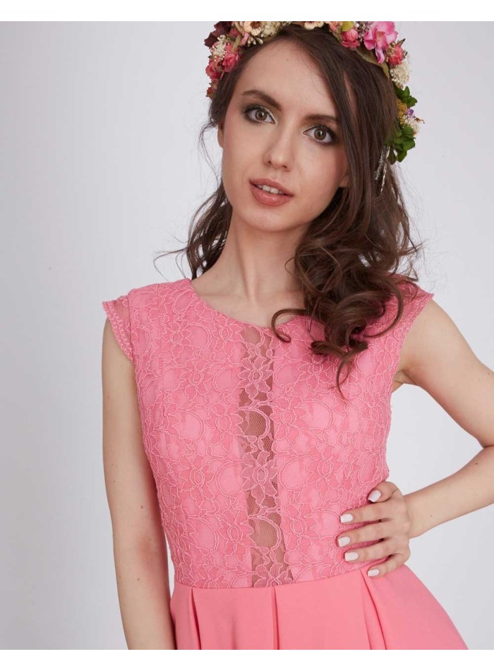 Vestido de fiesta corto de color rosa con cuerpo de encaje y detalle transparente de Lauren Lynn London para INVITADISMA