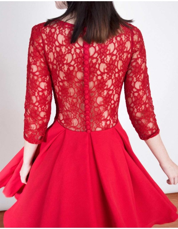 Vestido de cóctel rojo con cuerpo de encaje y espalda transparente de Lauren Lynn London INVITADISIMA