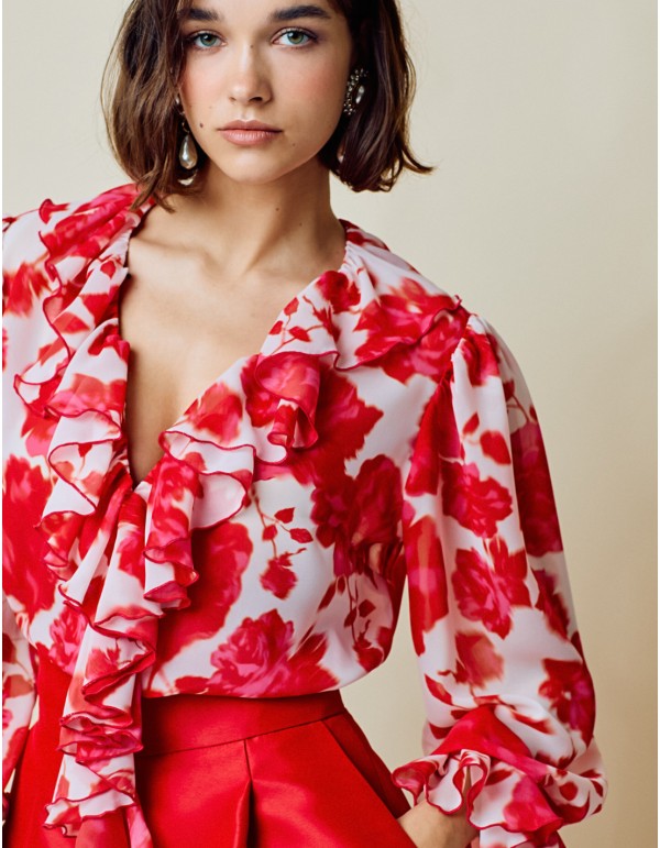 Blusa estampada con tejido fluido y detalle volante