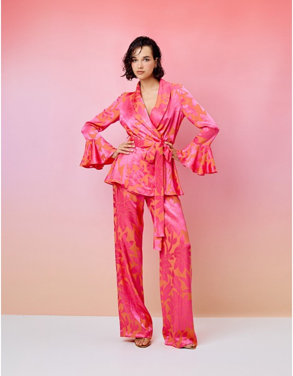 Blusa estampada estilo blazer con puños acampanados para invitada 2