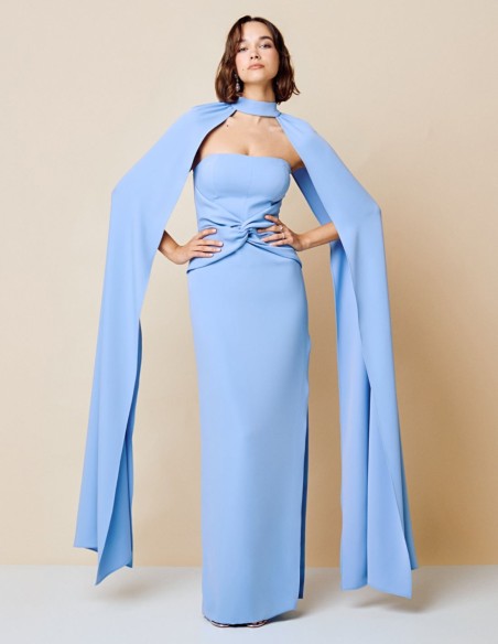 Robe longue de mariage avec ruchés et cape pour les invitées