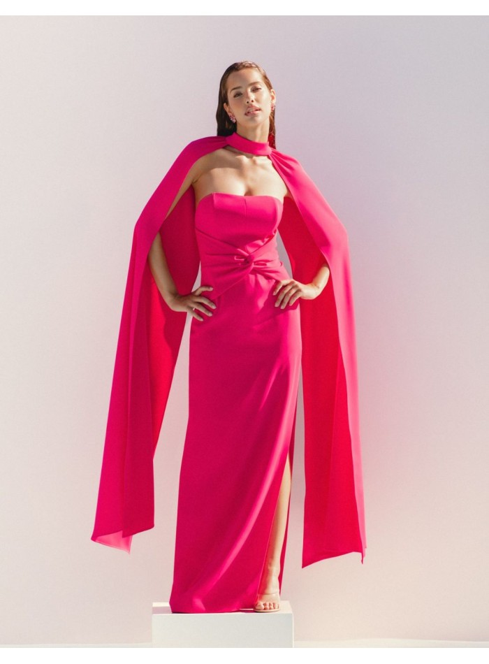 Robe longue de mariage avec ruchés et cape pour les invitées