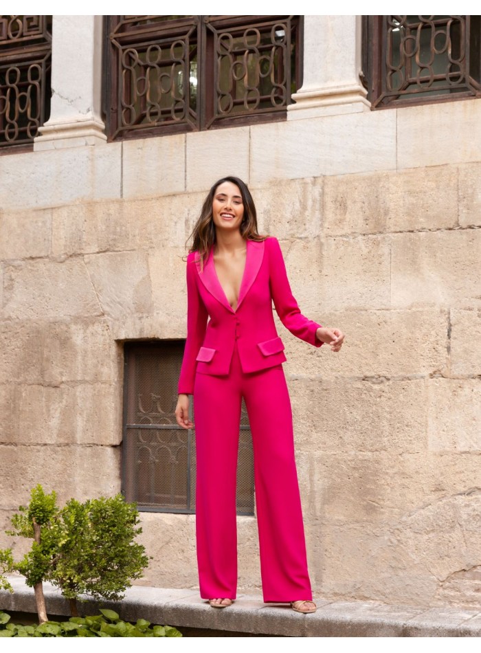 Suit jacket with lapels and long straight pants